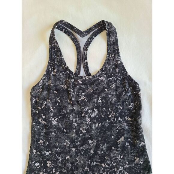 Lululemon Tank Top Womens 4 Gray Sleeveless Scoop Neck Racerback Strap Pullover - Picture 3 of 6
